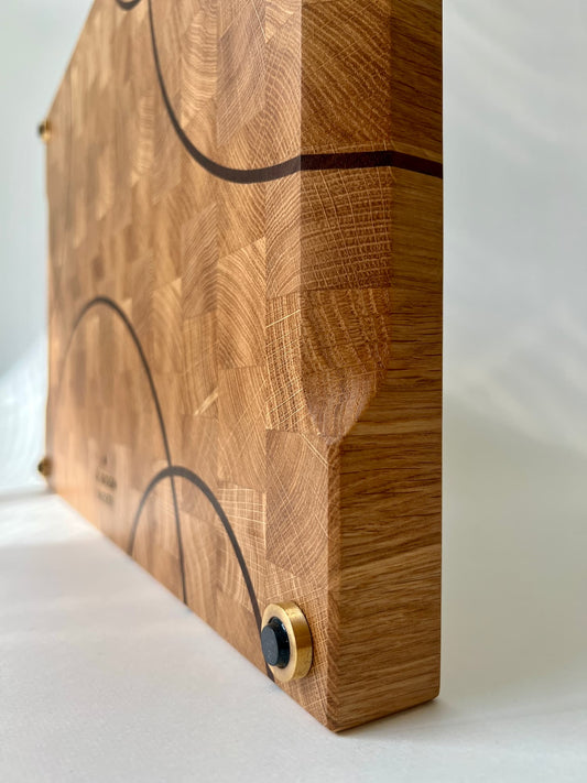 Handgjord skärbräda i ändträ av ek – en exklusiv present eller bröllopsgåva