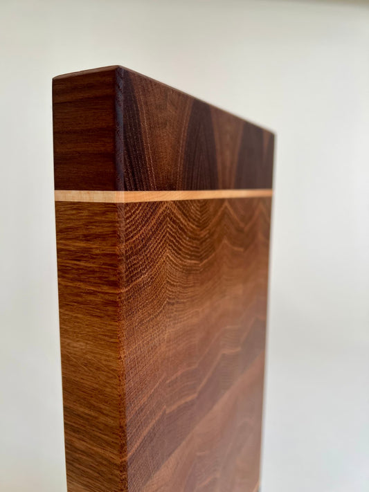 Handgjord skärbräda i ändträ – en exklusiv present eller bröllopsgåva