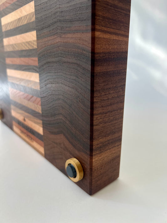 Handgjord skärbräda i ändträ – en exklusiv present eller bröllopsgåva