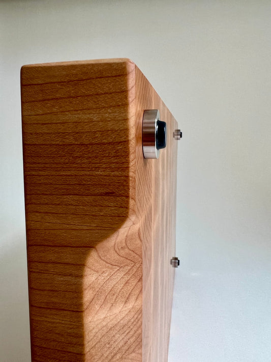 Handgjord skärbräda i ändträ – en exklusiv present eller bröllopsgåva