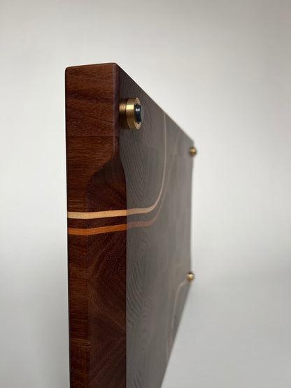 Handgjord skärbräda i ändträ – en exklusiv present eller bröllopsgåva