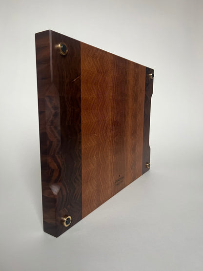 Handgjord skärbräda i ändträ – en exklusiv present eller bröllopsgåva